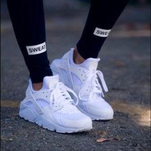White nike huraches